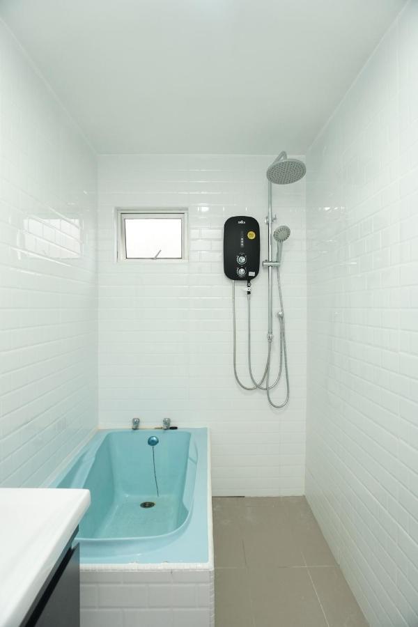 Beit Azzahra Private Pool Villa At Pantai Batu Hitam Kuantan Dış mekan fotoğraf